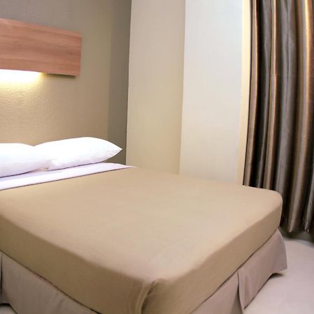 The Center Suites Cebu Exterior photo