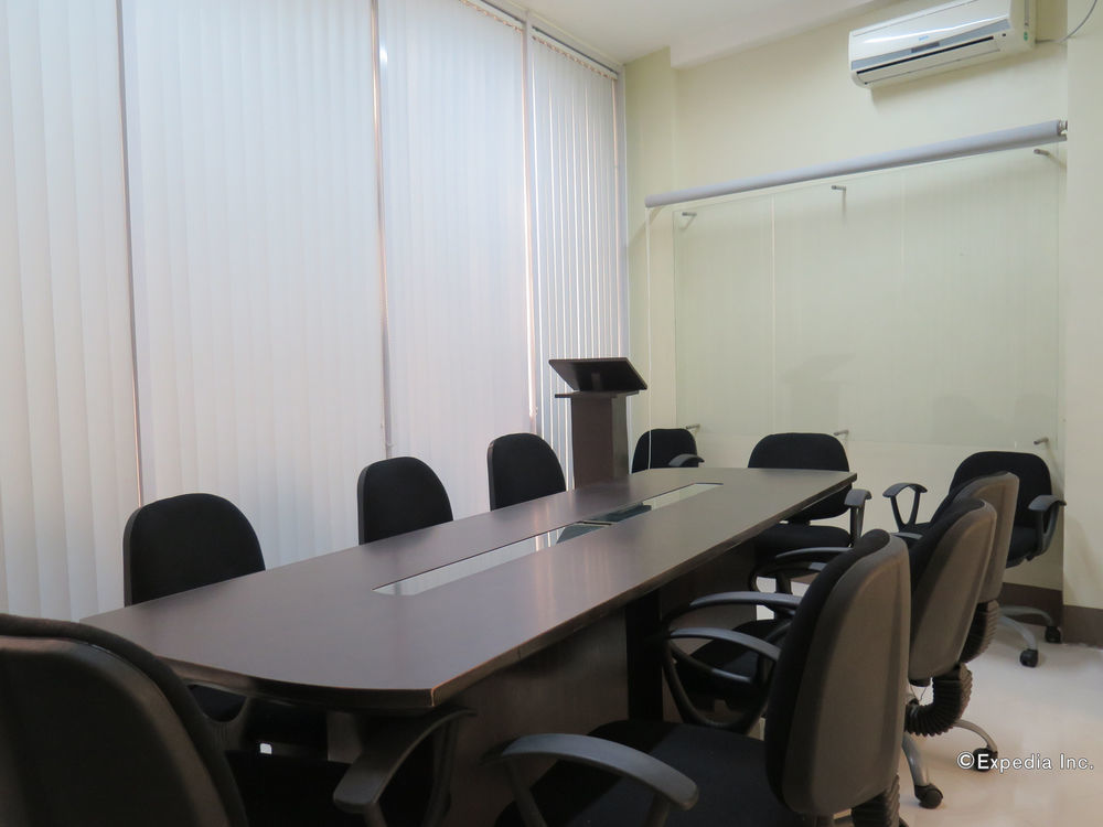 The Center Suites Cebu Exterior photo