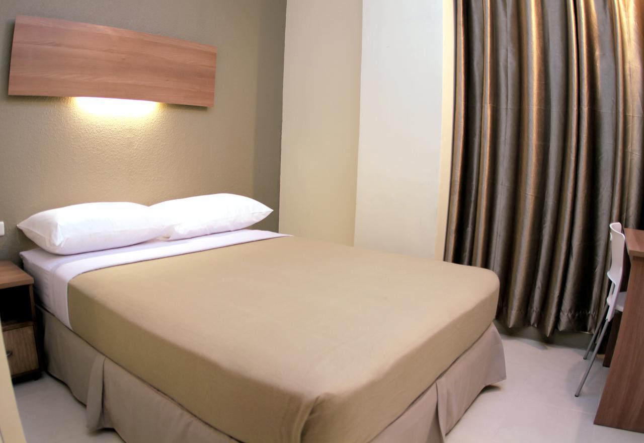 The Center Suites Cebu Exterior photo